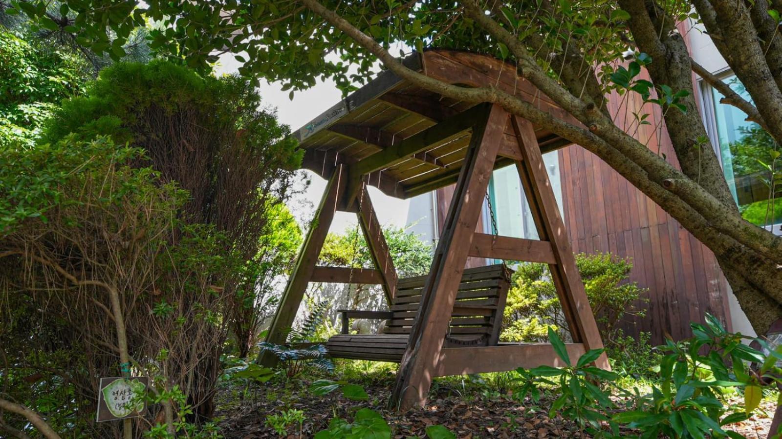 Jeju Eco Suites Seogwipo Exteriör bild