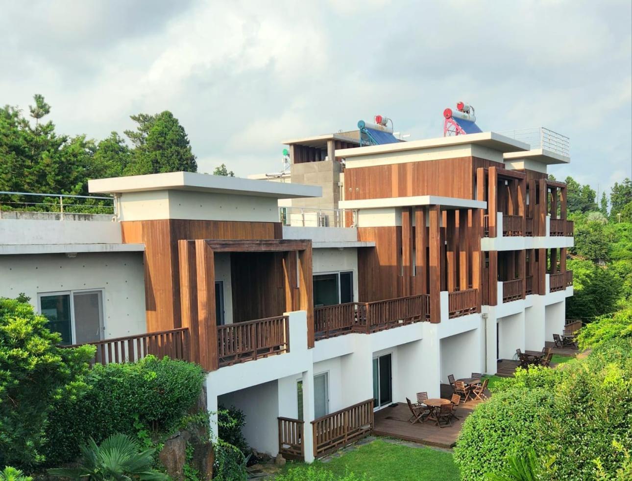 Jeju Eco Suites Seogwipo Exteriör bild